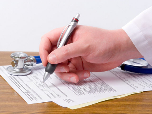 врач выписывает рецепт рецепт врача