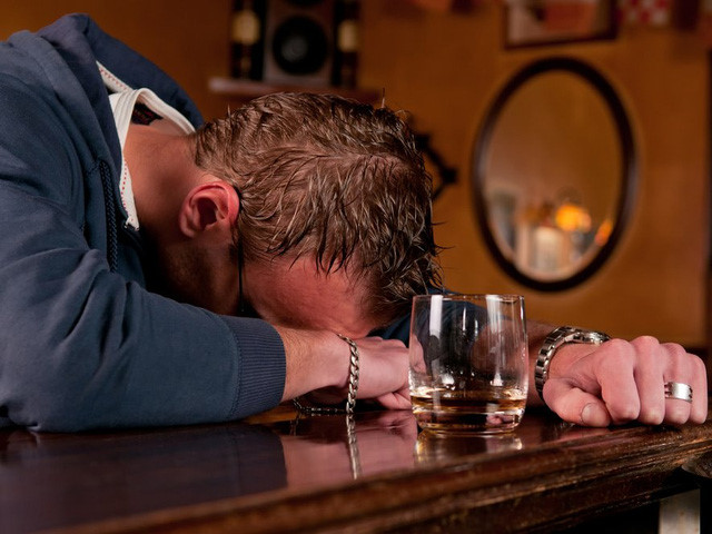 Пьяный мужчина Пьяный