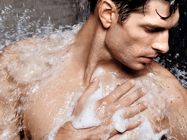 Парень в душе 