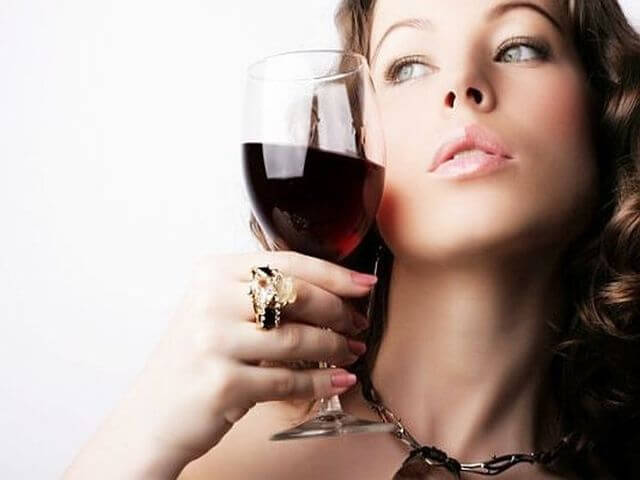 Девушка и алкоголь 