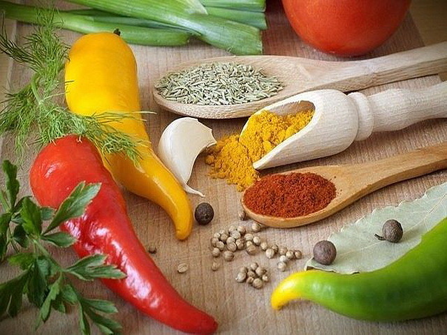 От различных специй и пряностей лучше отказаться Добавки к пище