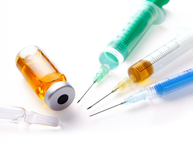 Шприцы и лекарства 