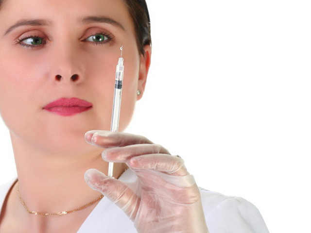 Медсестра со шприцем 