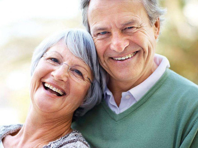 Препарат поможет в любом возрасте Пожилая пара