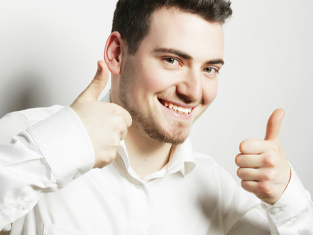 Радостный мужчина