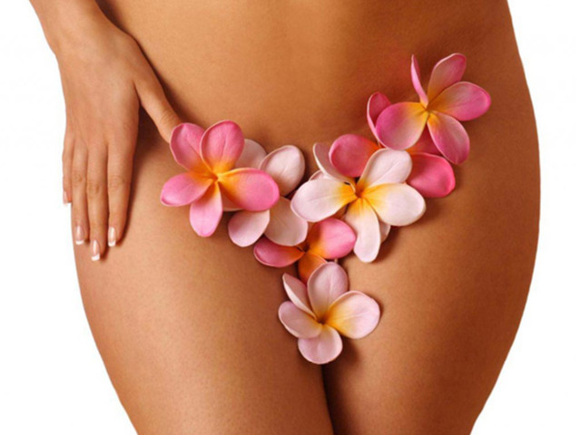 Женщина и цветы 