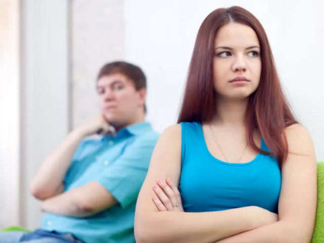 Избегающая отношений Девушка и парень