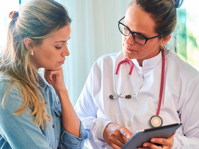 Назначение лечения у врача На приеме у профессионала