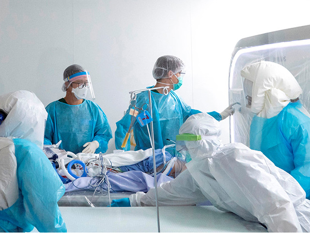 Процедура проводится под строгим врачебным контролем Профессионалы своего дела