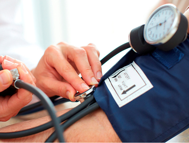 Перед проведением процедуры необходима тщательная врачебная проверка Повышенное давление