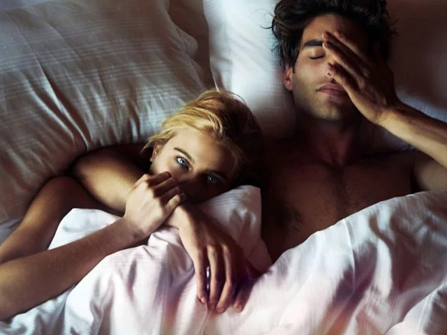 Мужчина и женщина в постели 