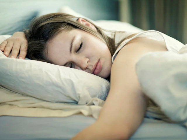 Девушка в постели