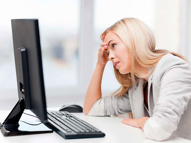 Уставшая девушка 