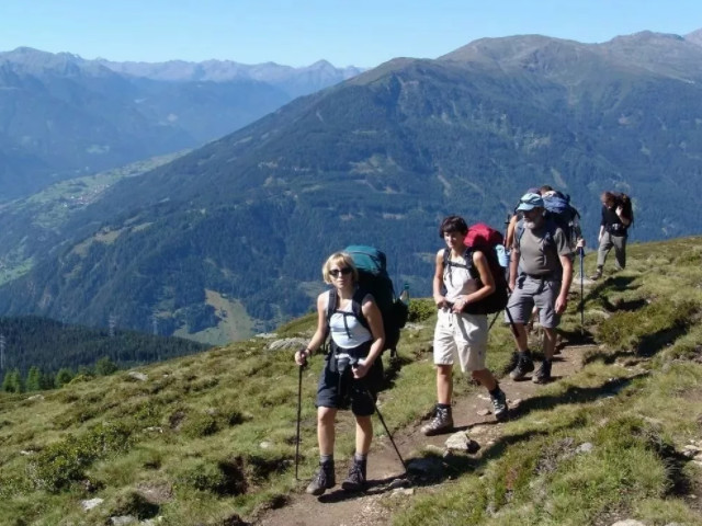 Пешее путешествие Люди в походе