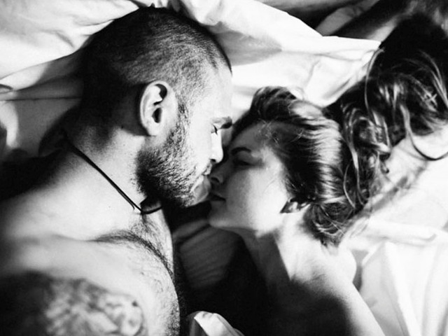 Мужчина и женщина в постели