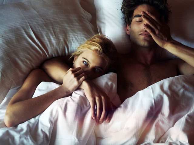 Мужчина и женщина в постели