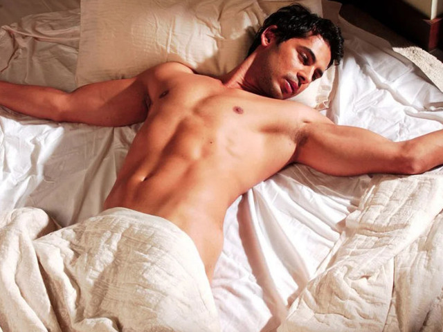 Расслабленный мужчина